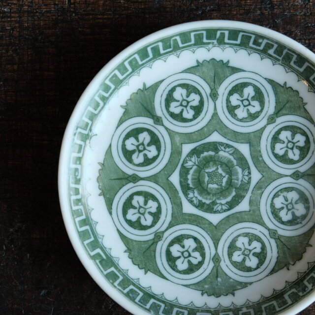 花と入子菱◇緑で素敵。印判小皿 骨董・antiques 古道具 古民家 丁寧な