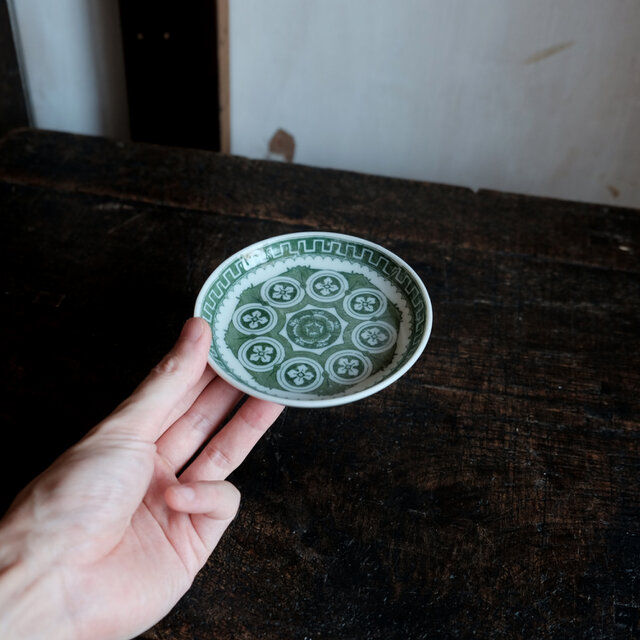 花と入子菱◇緑で素敵。印判小皿 骨董・antiques 古道具 古民家 丁寧な