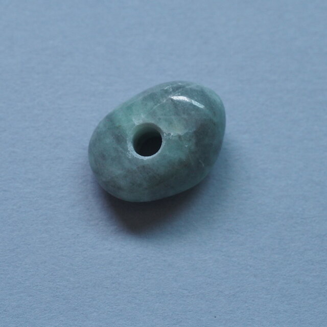 糸魚川翡翠 約3ミリ穴のいろんなビーズ03 | iichi 日々の暮らしを