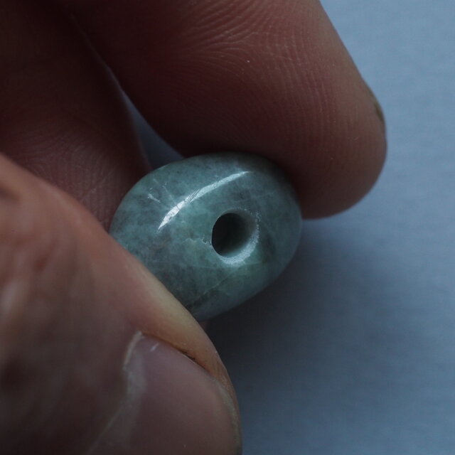 糸魚川翡翠 約3ミリ穴のいろんなビーズ03 | iichi 日々の暮らしを