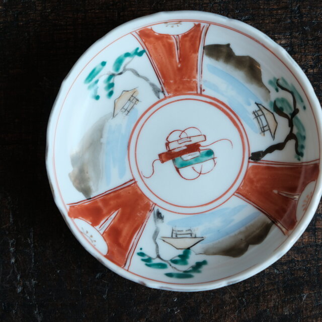 見込みに巻物◇素朴な風景図 瀬戸焼 赤絵金彩小皿 骨董/antiques 器 古