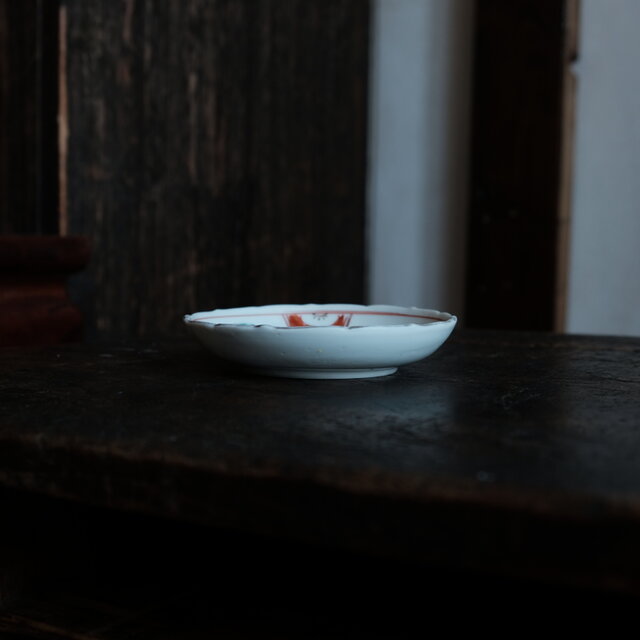 見込みに巻物◇素朴な風景図 瀬戸焼 赤絵金彩小皿 骨董/antiques 器 古