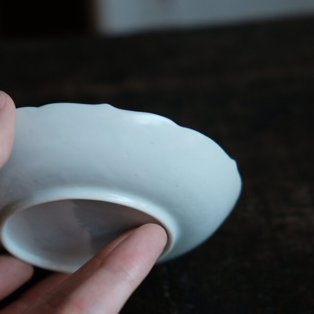見込みに巻物◇素朴な風景図 瀬戸焼 赤絵金彩小皿 骨董/antiques 器 古