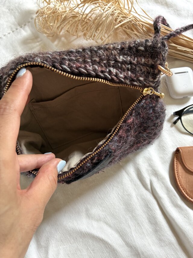 混ざり毛糸のかぎ編みポシェット | iichi 日々の暮らしを心地よくする