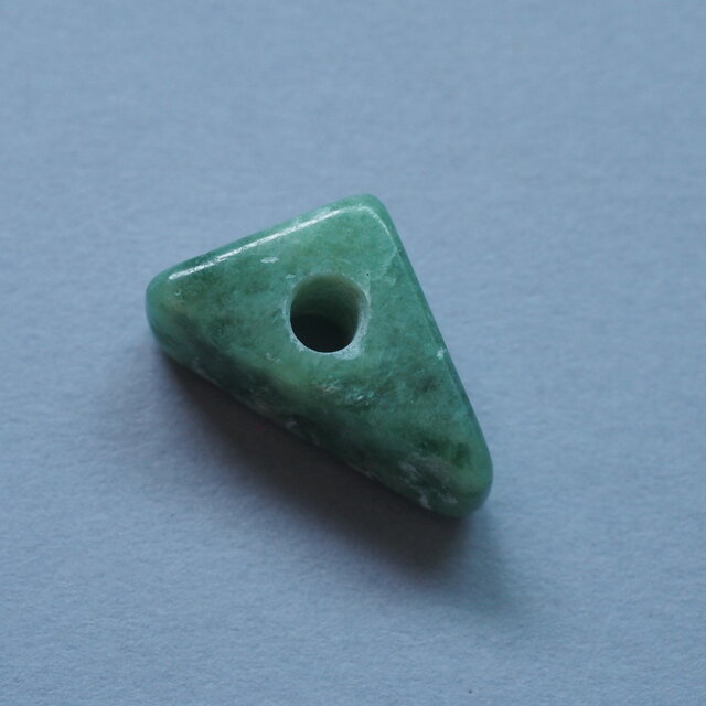 糸魚川翡翠　約3ミリ穴のいろんなビーズ04