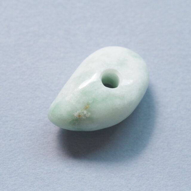 糸魚川翡翠 約3ミリ穴のいろんなビーズ06 | iichi 日々の暮らしを