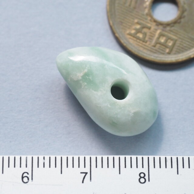 糸魚川翡翠 約3ミリ穴のいろんなビーズ06 | iichi 日々の暮らしを