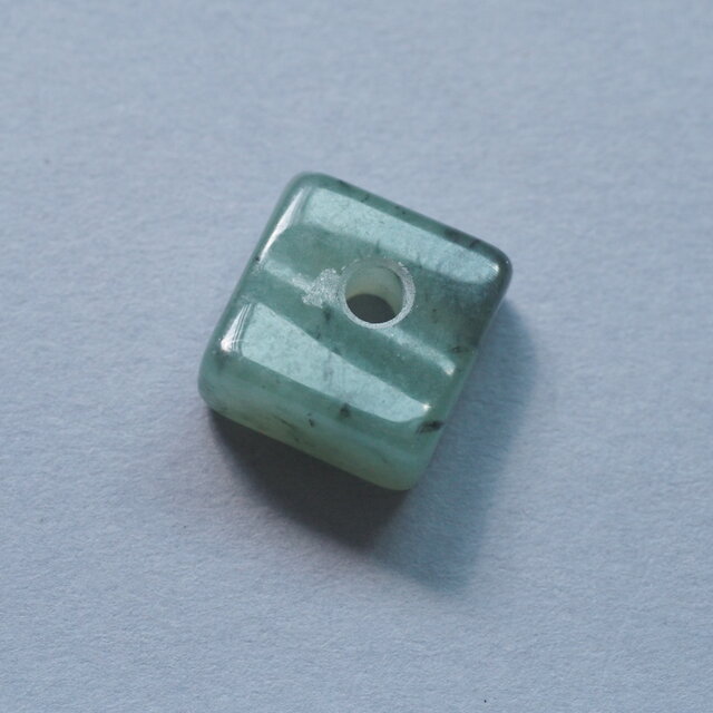 糸魚川翡翠 約3ミリ穴のいろんなビーズ07 | iichi 日々の暮らしを