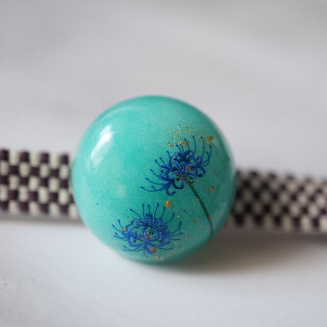 天然石翡翠の帯留め／ポニーフック 彼岸花