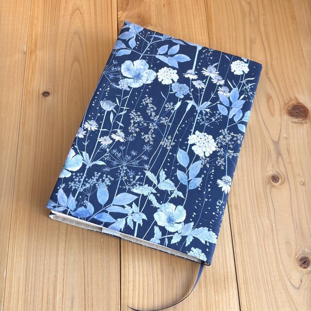リバティ　ブックカバー　A5手帳(カバ―レス)　ほぼ日　＜Irma＞(イルマ)藍色