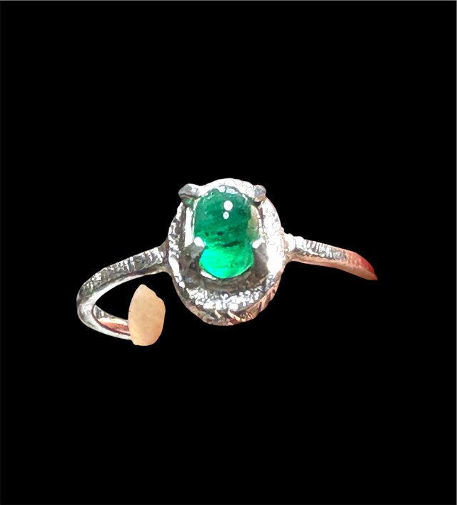 カボションエメラルド手彫りリング | iichi 日々の暮らしを心地よく