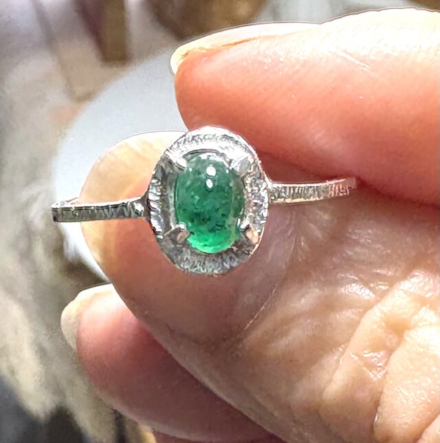 カボションエメラルド手彫りリング カボションエメラルド手彫りリング | iichi 日々の暮らしを心地よく