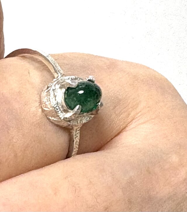 カボションエメラルド手彫りリング カボションエメラルド手彫りリング | iichi 日々の暮らしを心地よく