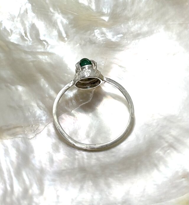 カボションエメラルド手彫りリング | iichi 日々の暮らしを心地よく