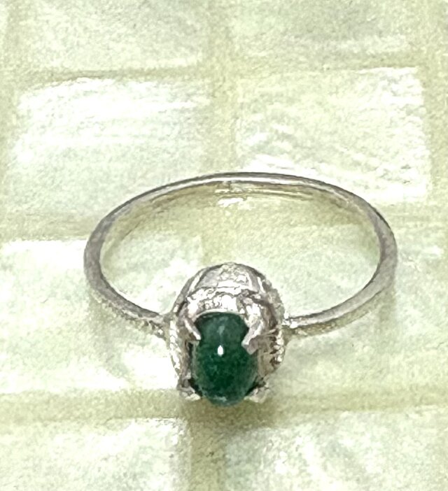 カボションエメラルド手彫りリング | iichi 日々の暮らしを心地よく