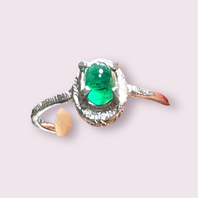 カボションエメラルド手彫りリング | iichi 日々の暮らしを心地よく