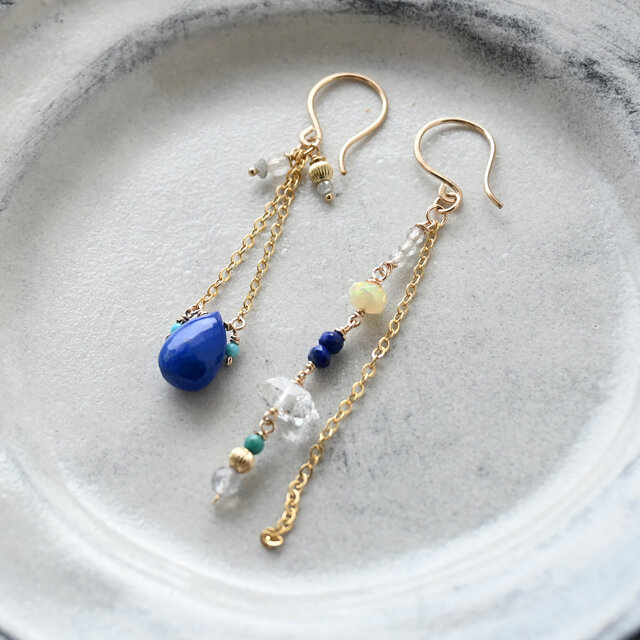 ラピスラズリのアシンメトリーピアスB・イヤリング変更可