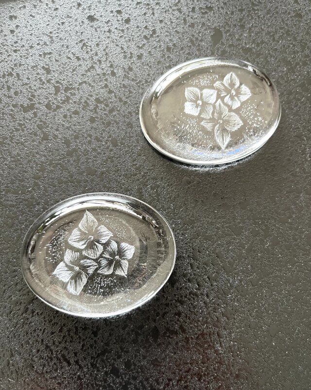 紫陽花の箸置き・ペア〜手彫りガラス〜 | iichi 日々の暮らしを