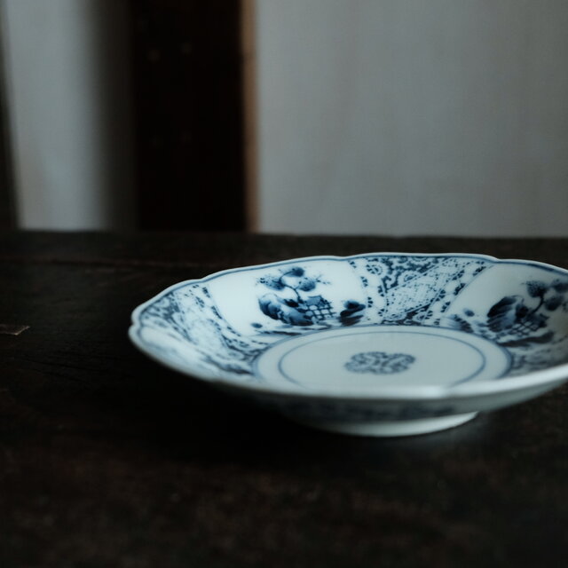 黒染付で素敵◇瀬戸焼 花文黒染付印判中皿 骨董・antiques 古