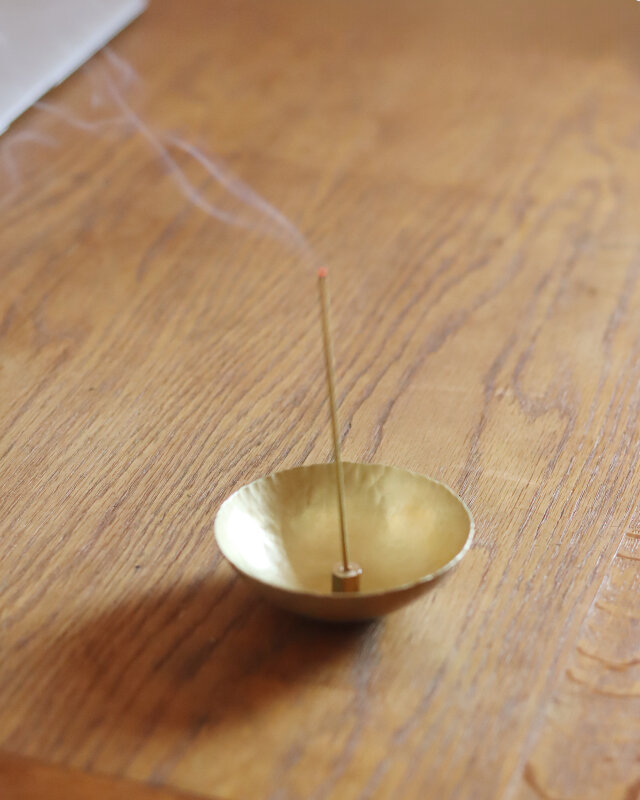 ころりとした真鍮のお香立て　[　真鍮香鉢　]