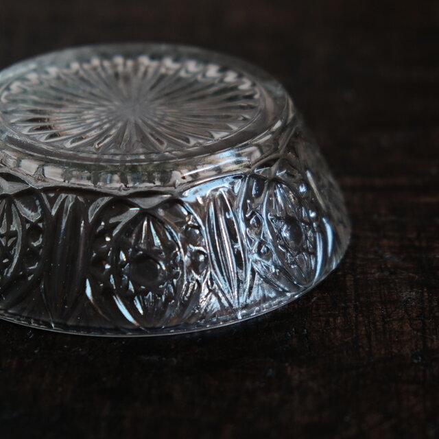 骨董　時代ガラス　超希少若草色　取手付き　厚底　アイスクリームコップ　ウラン 骨董 時代ガラス 超希少若草色 取手付き 厚底 アイスクリーム