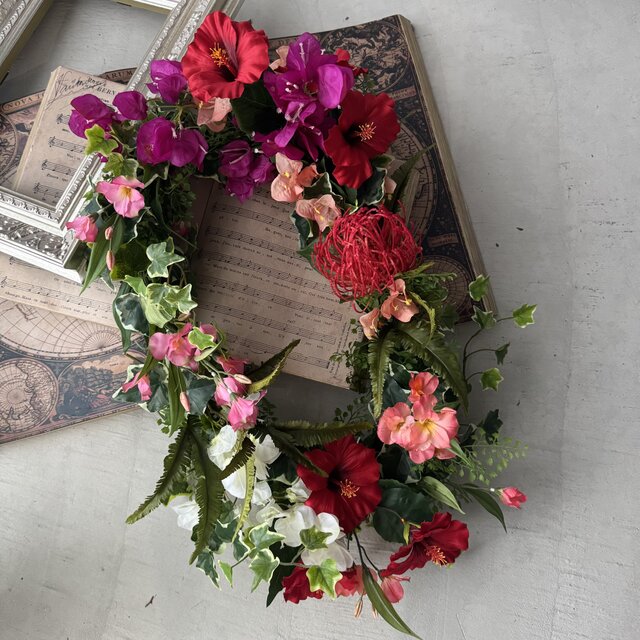 ブーゲンビリア！新作オーバルリース. 南国を感じさせるハイビスカスが