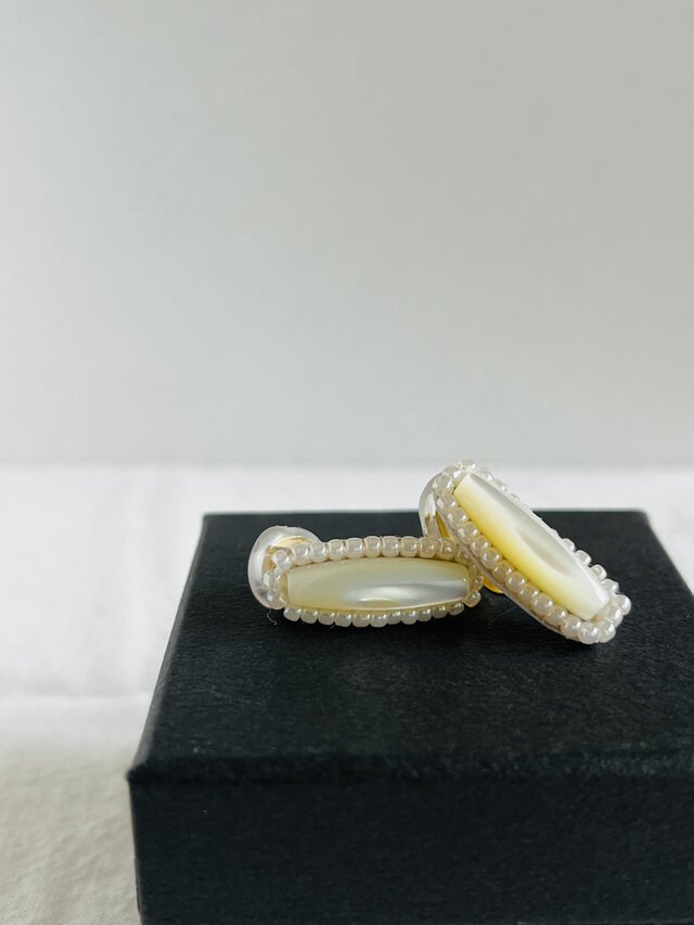 【マザーオブパールシェル×乳白色ビーズ】イヤリング