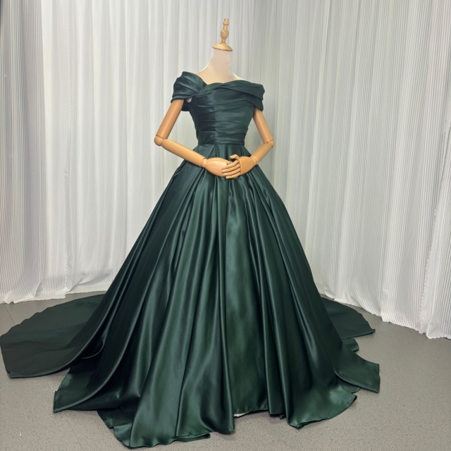 カラードレス 深めな緑 オフショルダー 光沢サテン 編み上げ