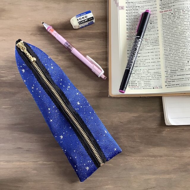 【星降る夜　銀星】畳縁　テトラ型　ペンケース　星　スター　宇宙　空　紺　銀