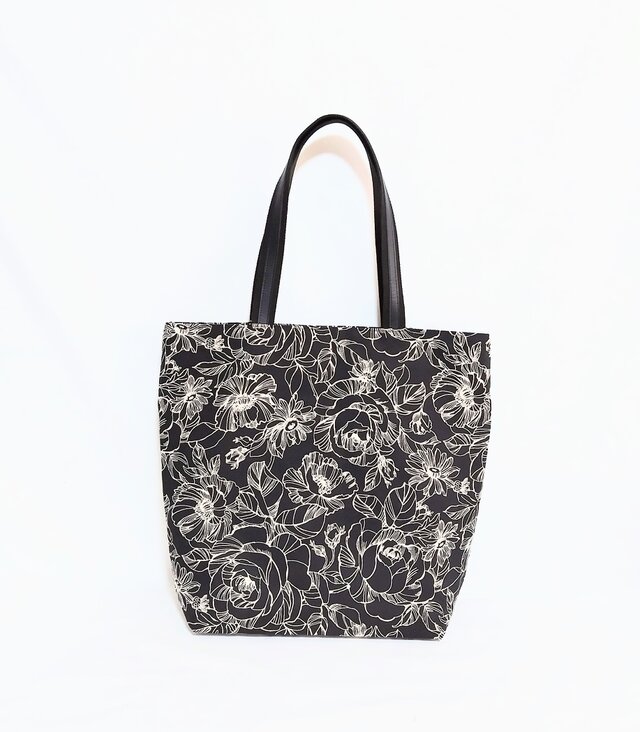 ローズガーデンの肩掛けトートバッグ(ブラック)