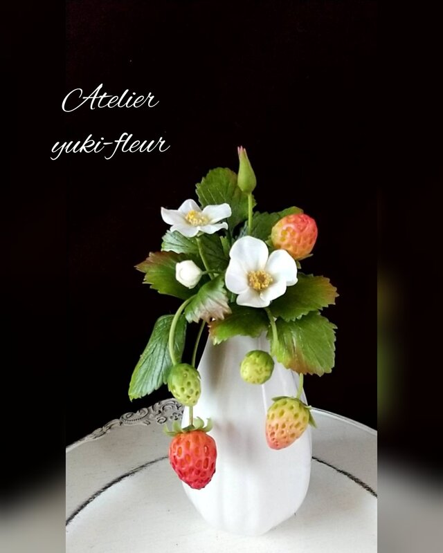 ★粘土の花[コロンと愛らしい苺ー3]★