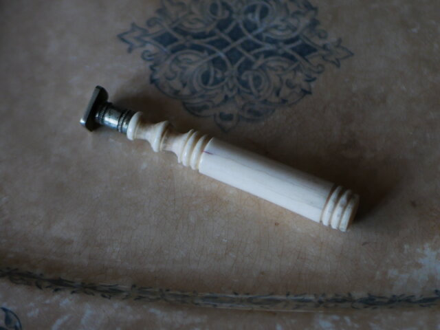 イニシャル RT シーリングスタンプ アイボリー フランスアンティーク