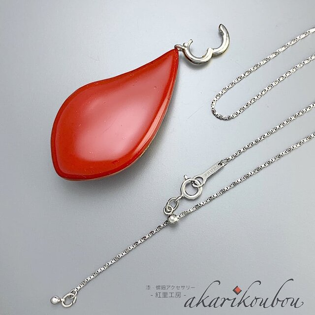 漆ペンダント 洋梨型 Pear-shaped 赤 純金箔 漆アクセサリー | iichi