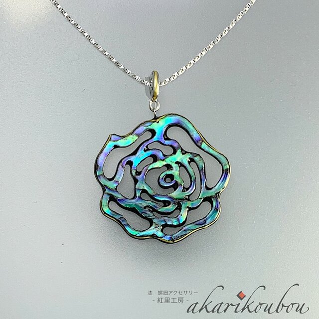 sv925】螺鈿ペンダント 薔薇透かし彫り ブルー 純金箔