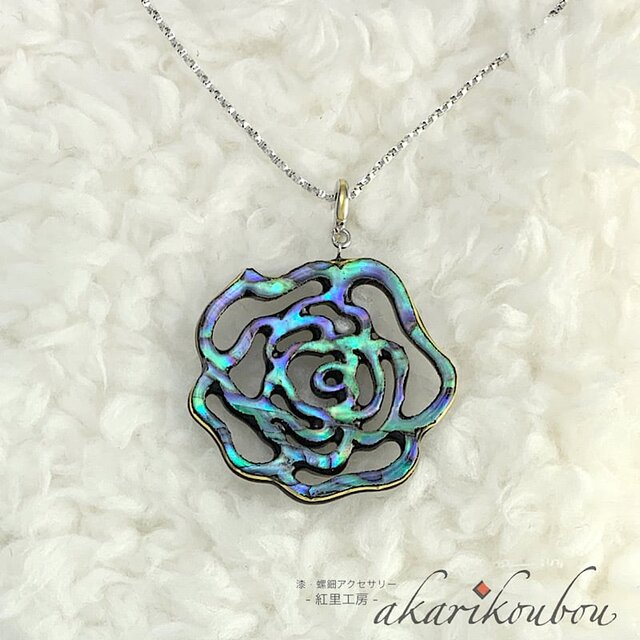 正心宝★Ro透かし彫り♪ sv925】螺鈿ペンダント 薔薇透かし彫り ブルー 純金箔