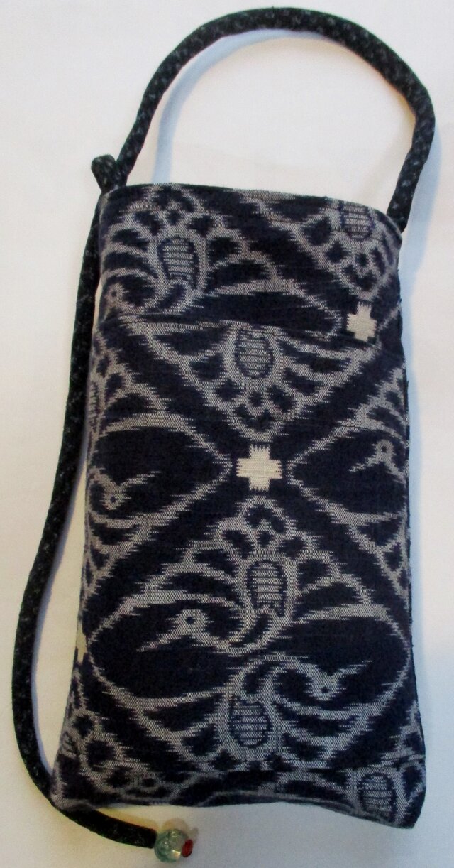 ８３０２　鶴柄の着物で作ったスマホポーチ