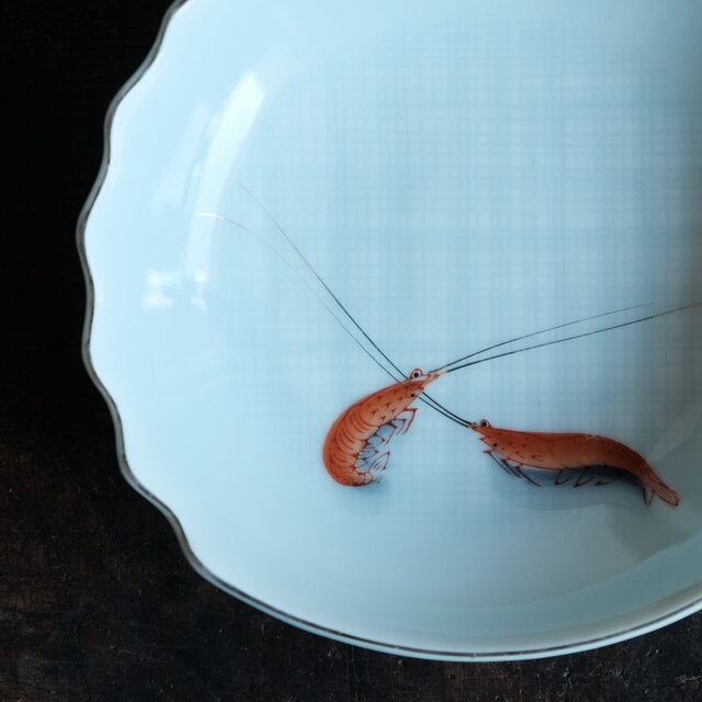 格子柄と海老◇美濃焼 青磁銀彩変形皿 刺身皿 丁寧な暮らしに。古民家