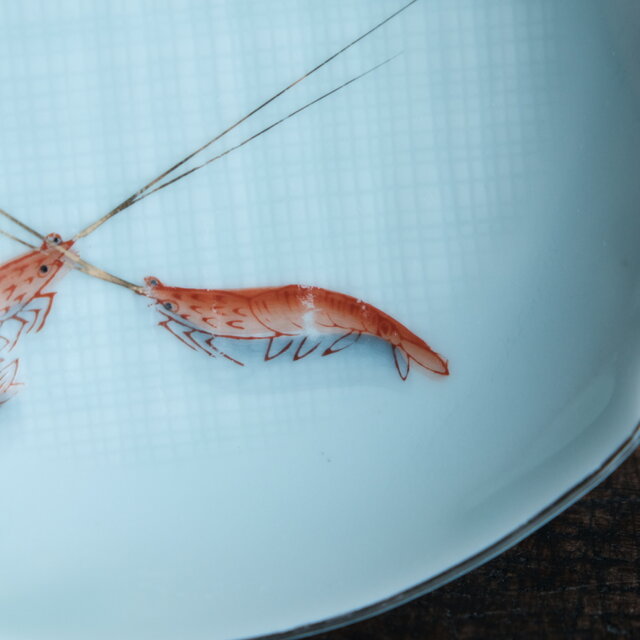 格子柄と海老◇美濃焼 青磁銀彩変形皿 刺身皿 丁寧な暮らしに。古民家