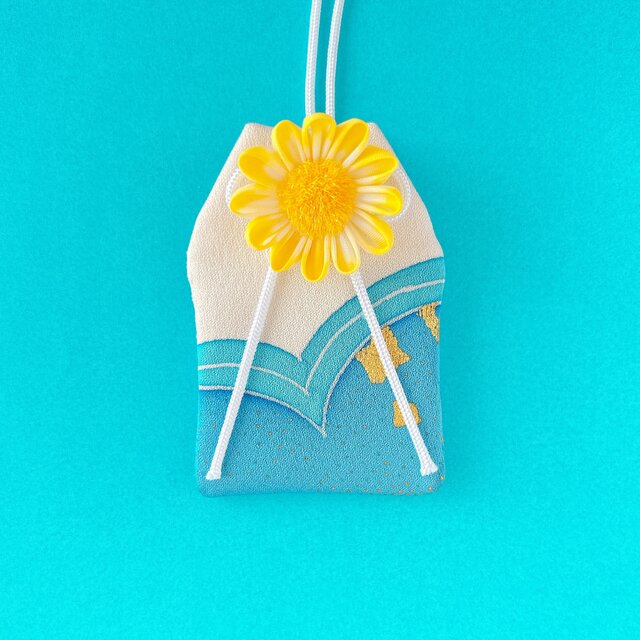 向日葵と海辺の記憶）元巫女が作る花のお守り袋 | iichi 日々の暮らし