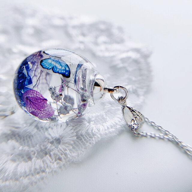 mystic purple 紫陽花とモルフォ蝶のガラスドーム ネックレス