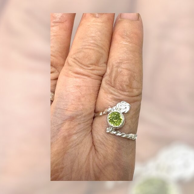 スフェーンのリング | iichi 日々の暮らしを心地よくするハンドメイド