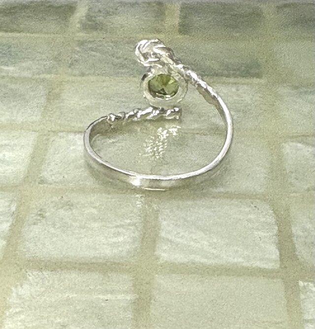 スフェーンのリング スフェーンのリング | iichi 日々の暮らしを心地よくする