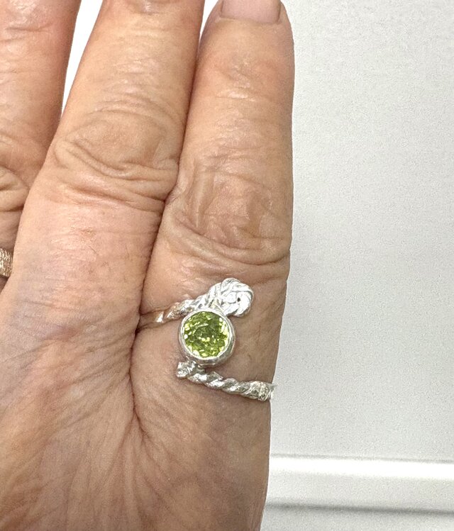 スフェーンのリング スフェーンのリング | iichi 日々の暮らしを心地よくするハンドメイド