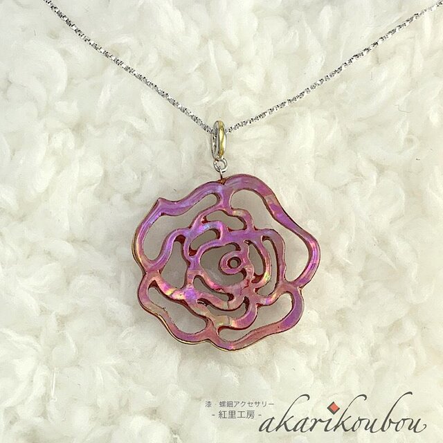 sv925】螺鈿ペンダント 薔薇透かし彫り ピンク 純金箔