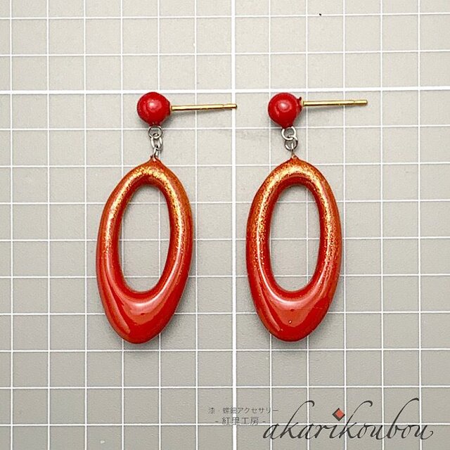 k18 楕円ピアス K18】漆ピアス 赤 楕円リング 朱漆 金粉蒔きぼかし | iichi 日々の