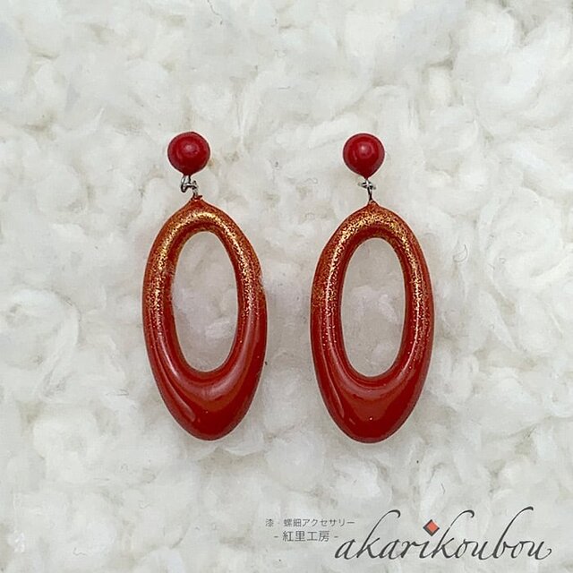 K18】漆ピアス 赤 楕円リング 朱漆 金粉蒔きぼかし | iichi 日々の