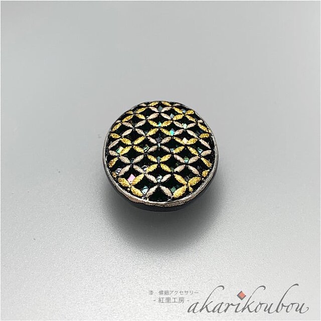 蒔絵・螺鈿帯留め 七宝つなぎ紋 楕円 彫刻 螺鈿 銀蒔絵 純金蒔絵