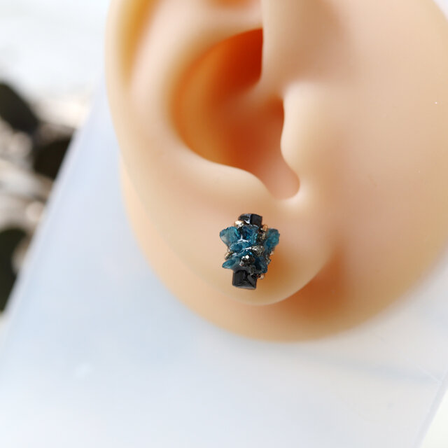 ブラックトルマリンとアパタイトのピアス | iichi 日々の暮らしを