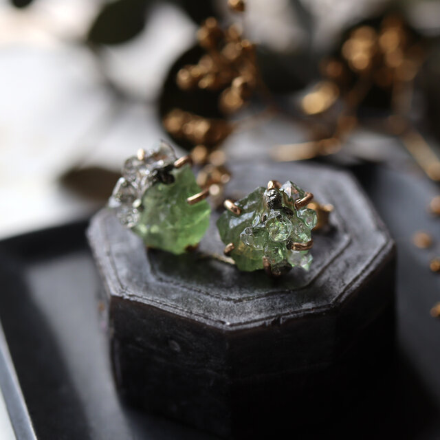 グリーンアパタイトとダイヤモンドクォーツのピアス | iichi 日々の