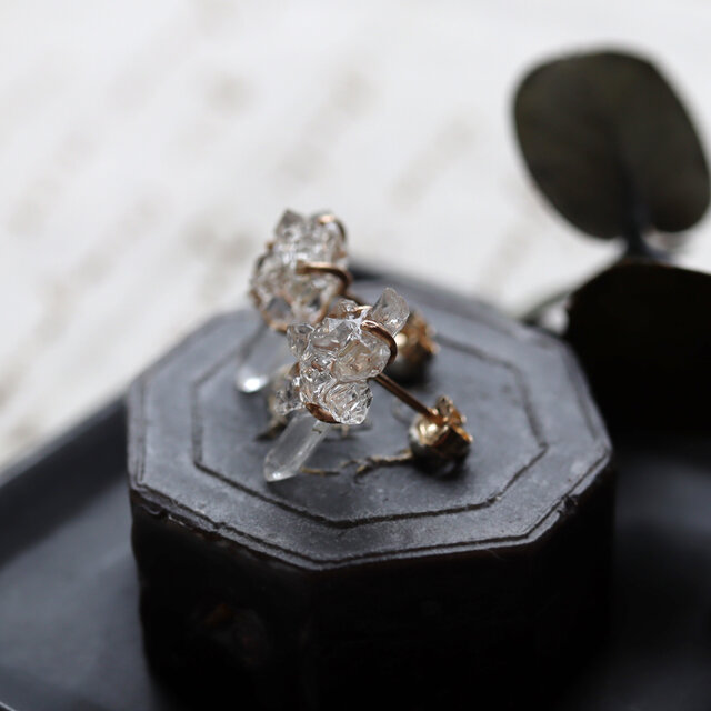 クォーツとダイヤモンドクォーツのピアス | iichi 日々の暮らし